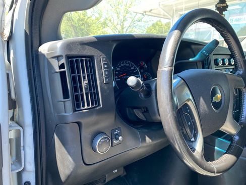 Used 2018 Chevrolet Express 3500 w/ Driver Convenience Package RWD image 14