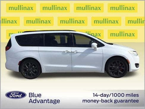 Used 2019 Chrysler Pacifica Touring-L Plus w/ S Appearance Package FWD image 2