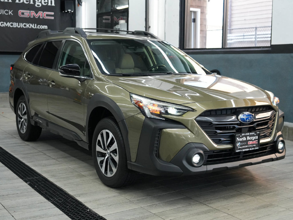 Used 2024 Subaru Outback Premium AWD/4WD image 3