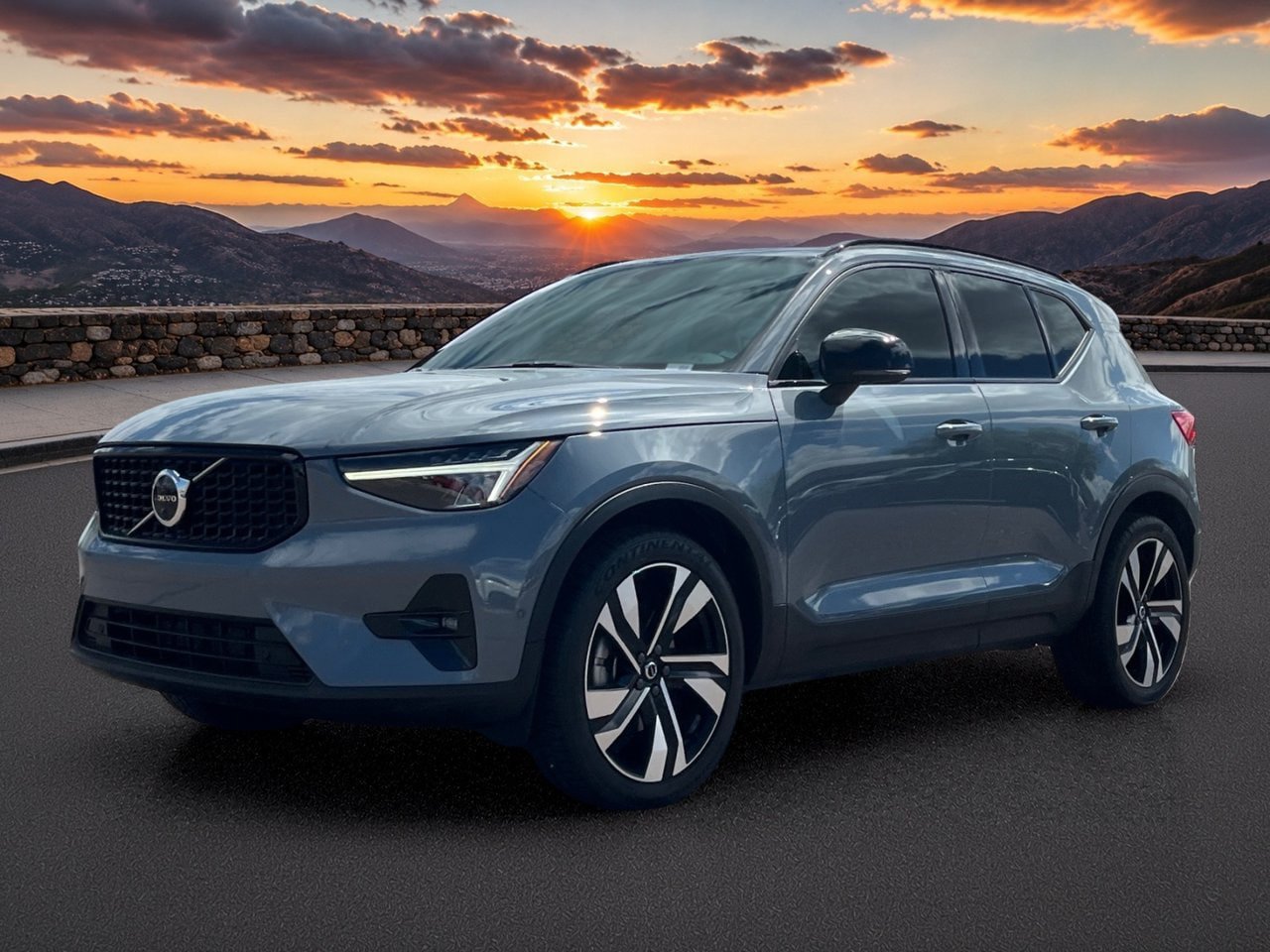 Used 2023 Volvo XC40 B5 Ultimate w/ Protection Package Premier AWD/4WD image 2