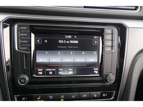 Used 2017 Volkswagen Passat 1.8T R-Line image 23