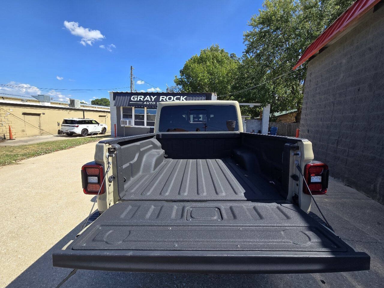 Used 2020 Jeep Gladiator Rubicon AWD/4WD image 8