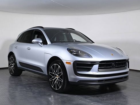 Certified 2026 Porsche Macan AWD/4WD image 9