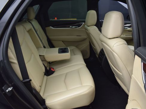 Used 2017 Cadillac XT5 Luxury w/ Driver Awareness Package image 11