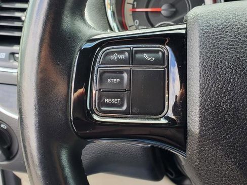 Used 2018 Dodge Grand Caravan SXT FWD image 11