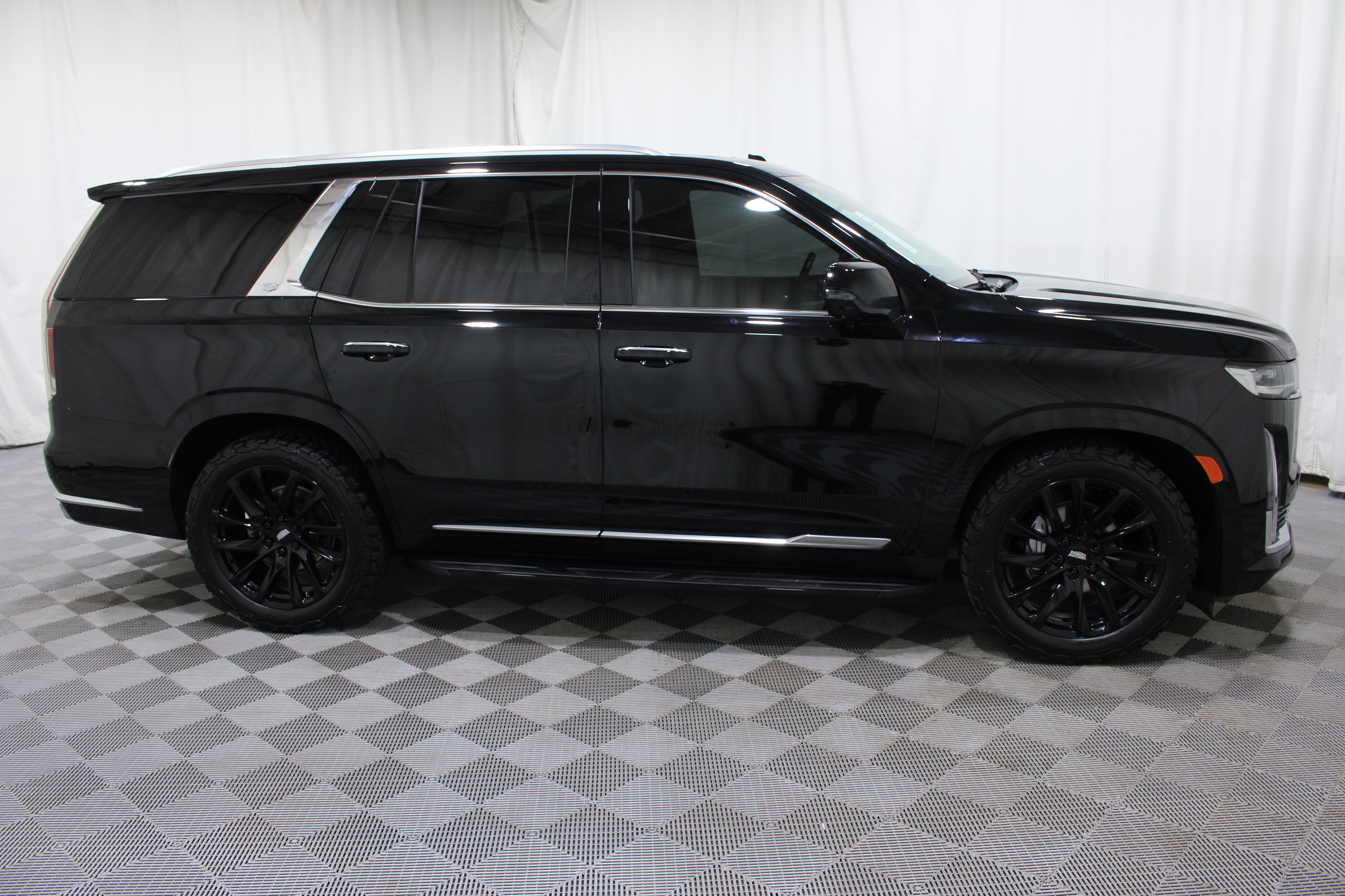 Used 2021 Cadillac Escalade Premium Luxury w/ Driver Assist Tech Package AWD/4WD image 32