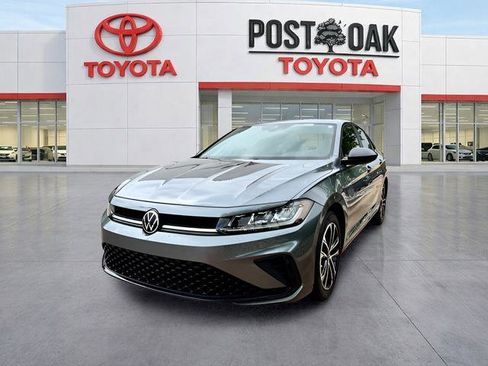 Used 2025 Volkswagen Jetta Sport FWD image 3