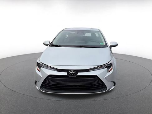 Used 2025 Toyota Corolla LE image 4