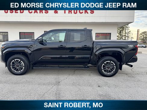 Used 2025 Toyota Tacoma SR5 image 8