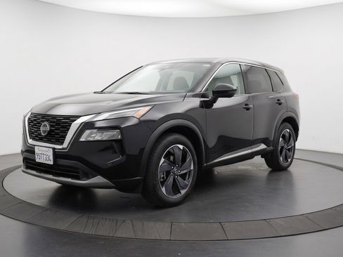 Used 2025 Nissan Rogue SV FWD image 3