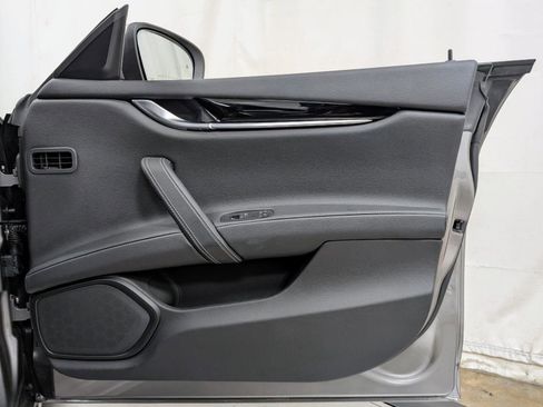 Used 2022 Maserati Ghibli Modena image 23