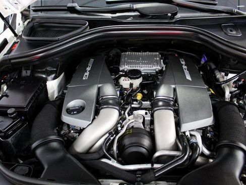 Used 2018 Mercedes-Benz GLE 63 AMG 4MATIC w/ Premium 3 Package image 35