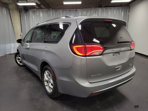 Used 2020 Chrysler Pacifica Limited image 7