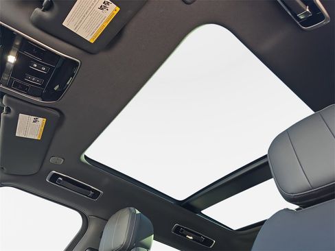 Certified 2024 Land Rover Range Rover SE image 31