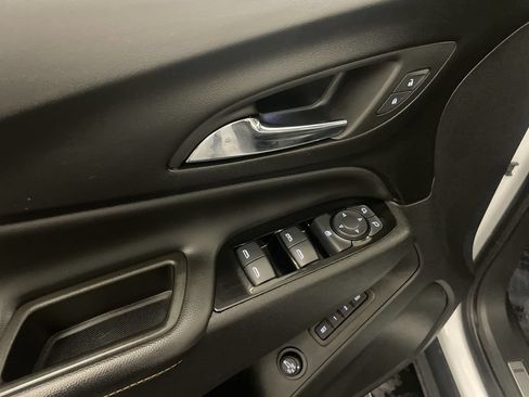 Used 2023 Chevrolet Equinox Premier FWD image 18