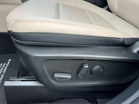 Certified 2022 Ford Escape Titanium FWD image 12