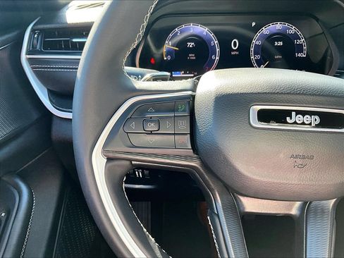 Used 2023 Jeep Grand Cherokee Altitude AWD/4WD image 23