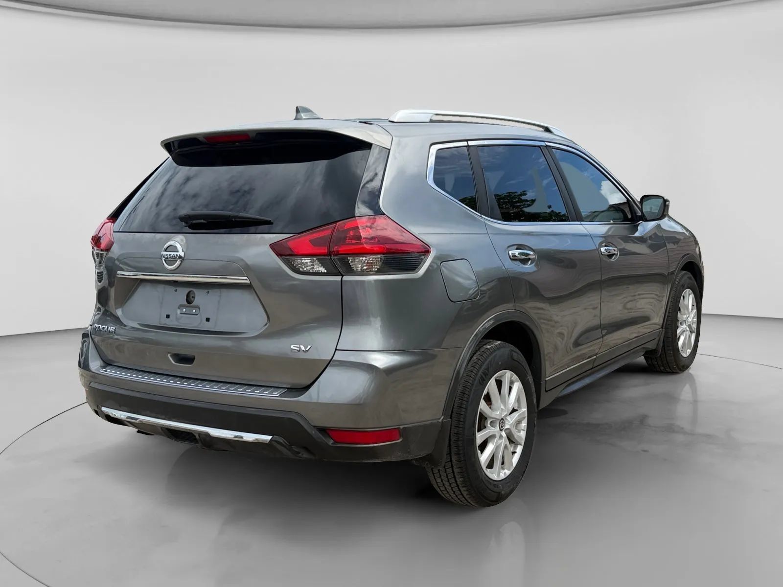 Used 2018 Nissan Rogue SV FWD image 5