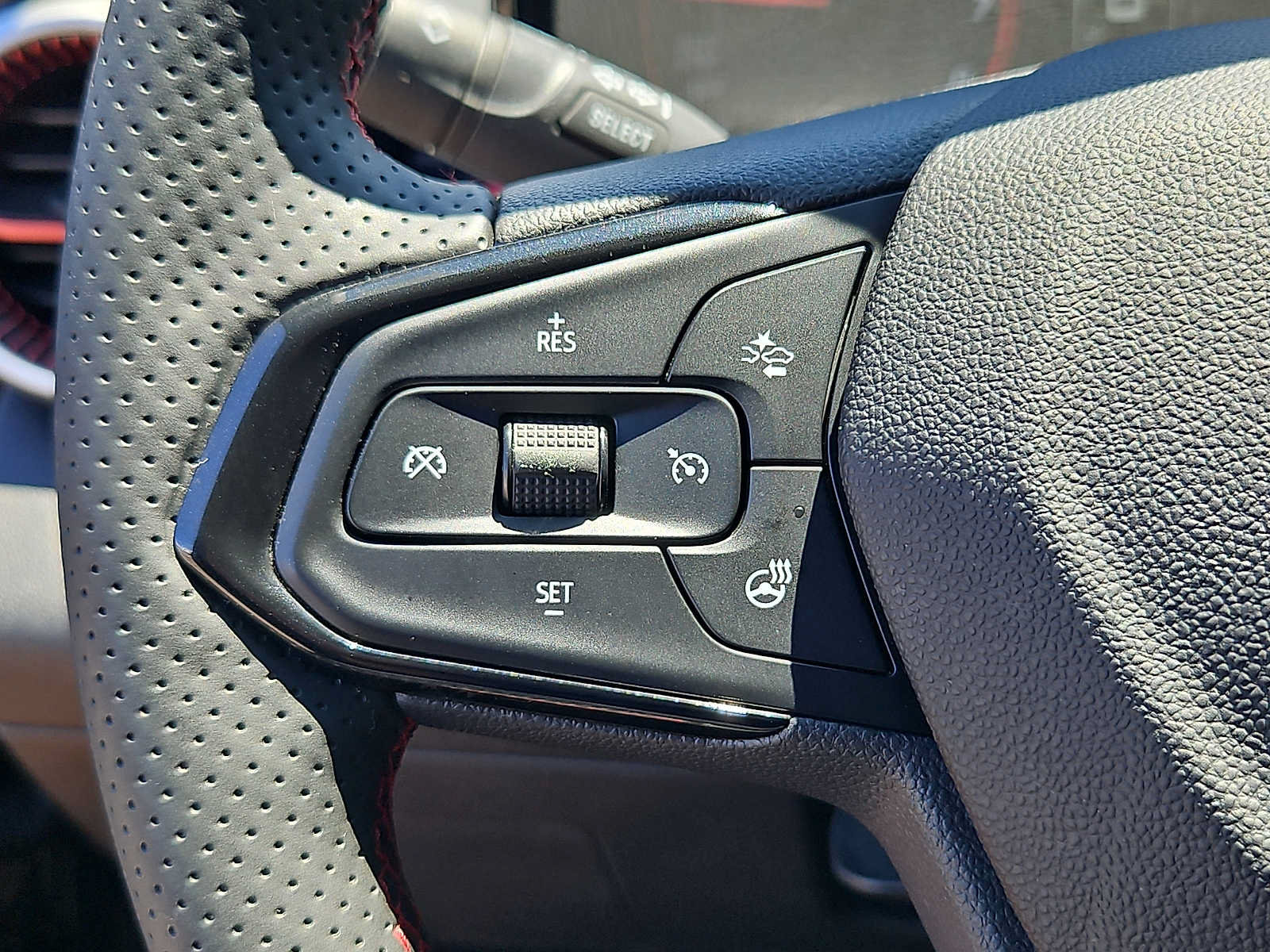 Used 2025 Chevrolet Trax RS w/ Driver Confidence Package FWD image 21