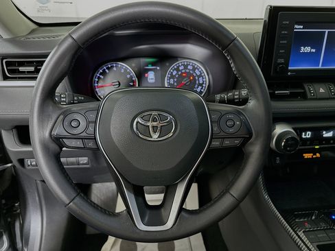 Used 2021 Toyota RAV4 XLE Premium FWD image 15