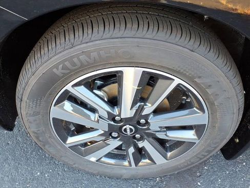 New 2025 Nissan Versa SV w/ Trunk Package image 9