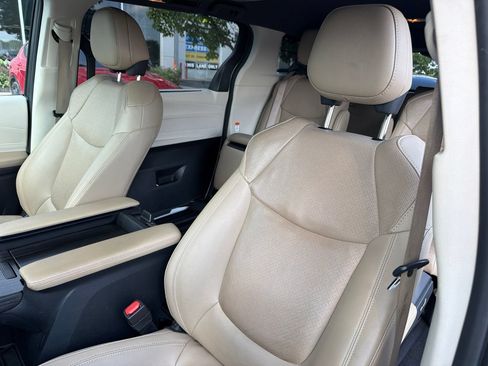 Used 2022 Toyota Sienna Limited AWD/4WD image 15