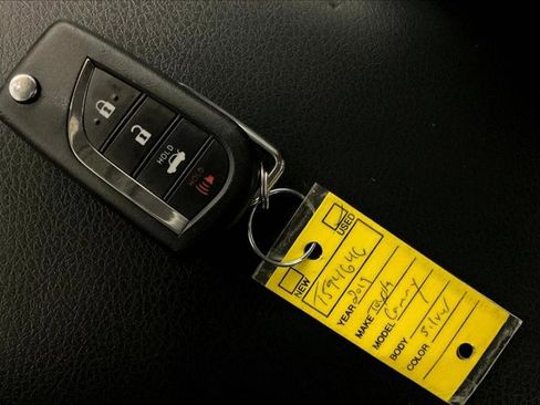 Used 2019 Toyota Camry SE image 11