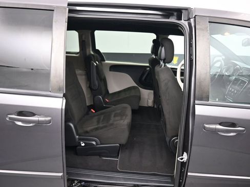 Used 2016 Dodge Grand Caravan SE image 37