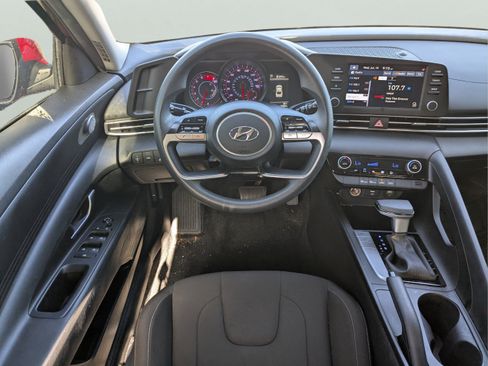 Used 2023 Hyundai Elantra SEL FWD image 11
