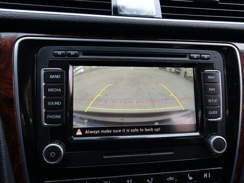 Used 2013 Volkswagen Passat TDI SEL Premium image 9