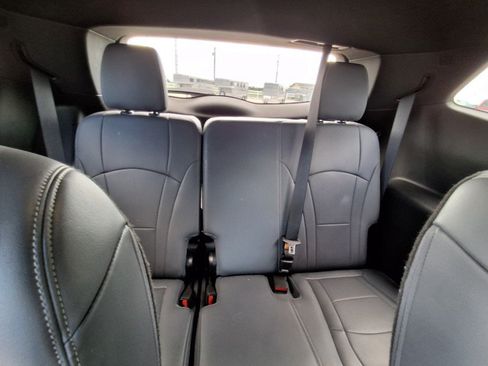 Used 2023 Buick Enclave Essence FWD image 17