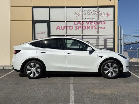 Used 2021 Tesla Model Y Long Range image 6