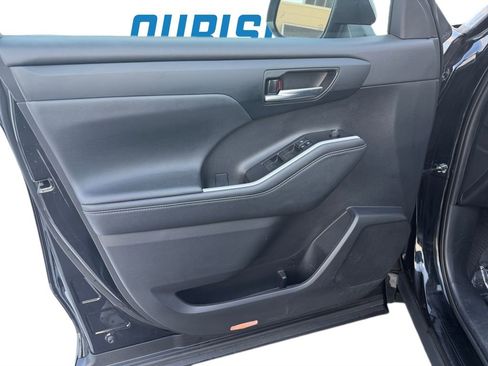 Used 2021 Toyota Highlander XLE image 27