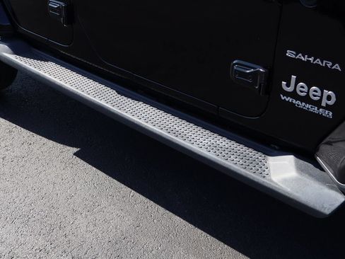 Used 2020 Jeep Wrangler Unlimited Sahara AWD/4WD image 11
