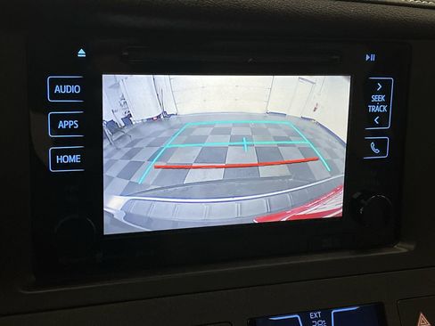 Used 2017 Toyota Sienna XLE Premium image 6