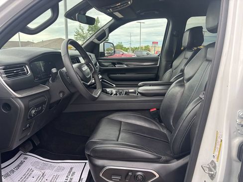 Used 2022 Jeep Wagoneer Series III AWD/4WD image 8