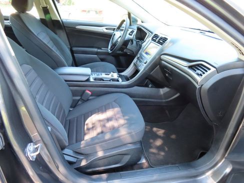 Used 2020 Ford Fusion SE FWD image 21