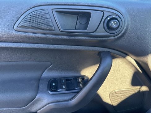 Used 2018 Ford Fiesta SE image 12