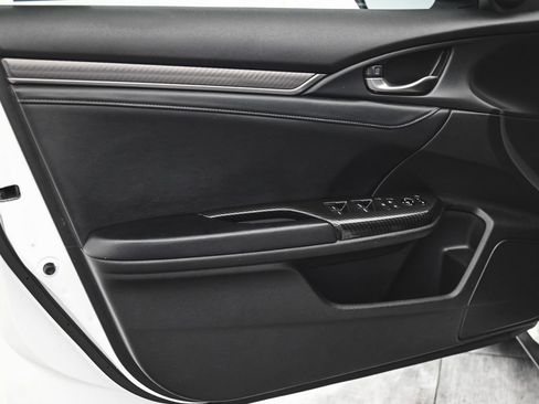 Used 2019 Honda Civic Sport Touring image 7