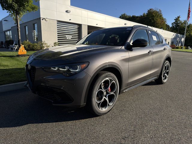 New 2026 Alfa Romeo Stelvio Sprint w/ Convenience Package AWD/4WD image 4