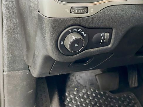 Used 2022 Jeep Cherokee Latitude w/ Trailer Tow Group image 11