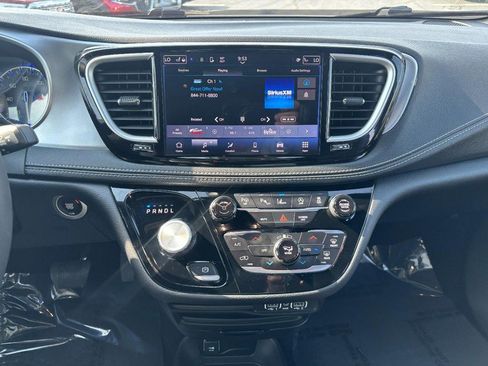 Used 2023 Chrysler Pacifica Touring-L w/ S Appearance Package AWD/4WD image 13
