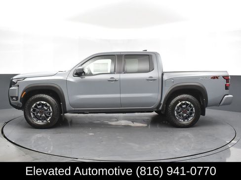 Used 2025 Nissan Frontier PRO-4X w/ Pro Convenience Package image 3