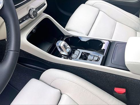 Certified 2026 Volvo XC40 B5 Ultra AWD/4WD image 19