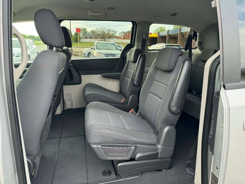 Used 2010 Dodge Grand Caravan SE w/ Climate Group image 11