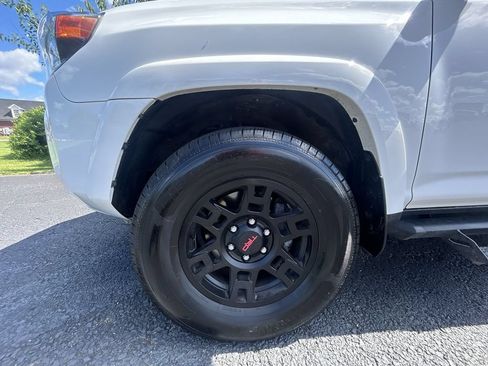Used 2023 Toyota 4Runner SR5 AWD/4WD image 15
