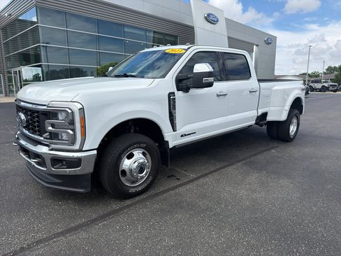 Used 2023 Ford F350 Lariat w/ Lariat Ultimate Package AWD/4WD image 2