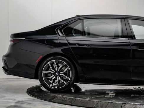 Used 2026 BMW 760i xDrive w/ Executive Package AWD/4WD image 21