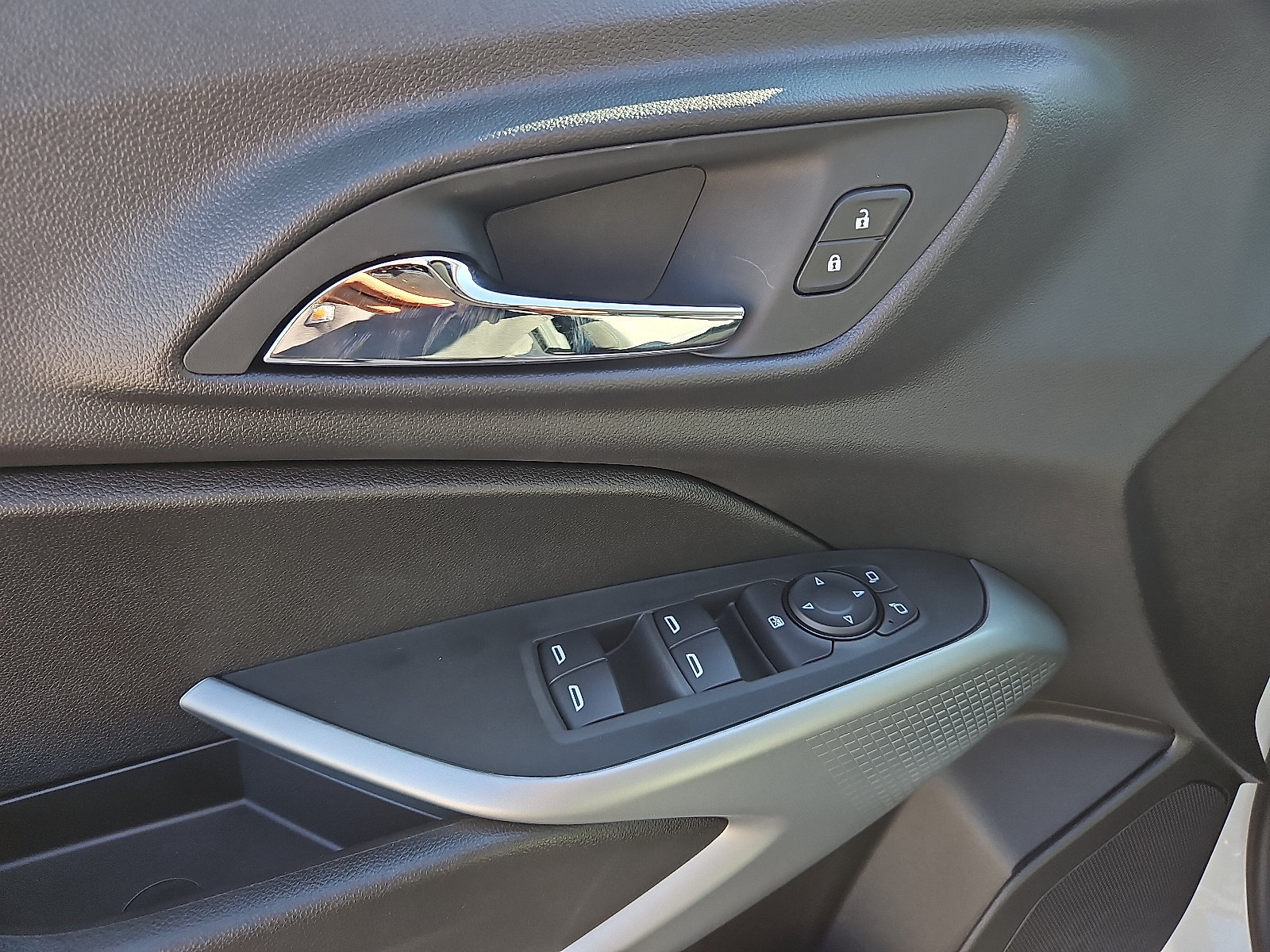 New 2026 Chevrolet Trax LS w/ LS Convenience Package FWD image 12