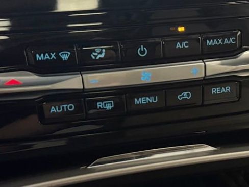 Used 2022 Ford Explorer Limited w/ Limited Technology Package image 21